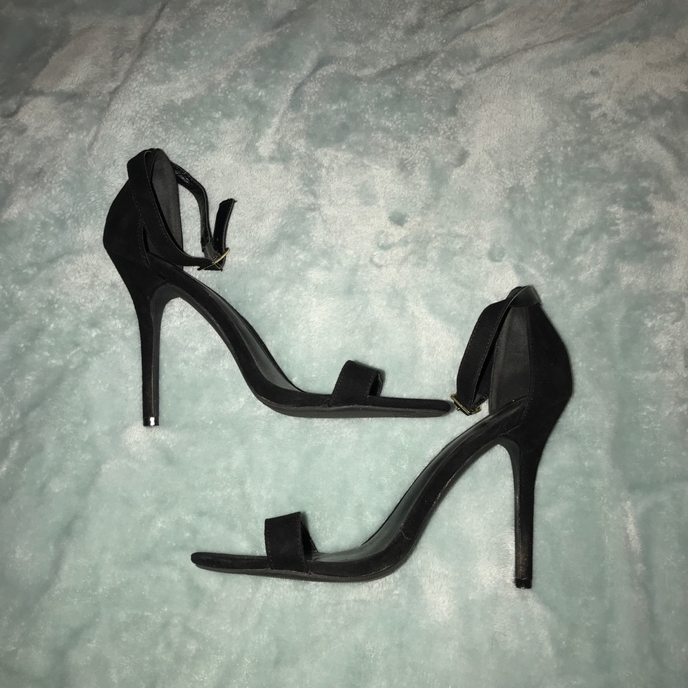 Black Suede Lulus Heels 👠🖤